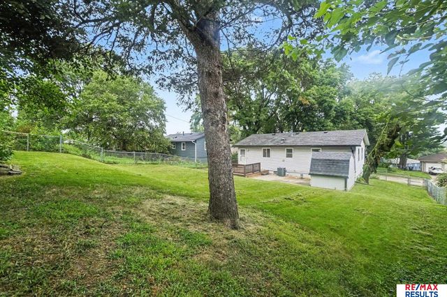 8919 Valley Street, Omaha, NE 68124