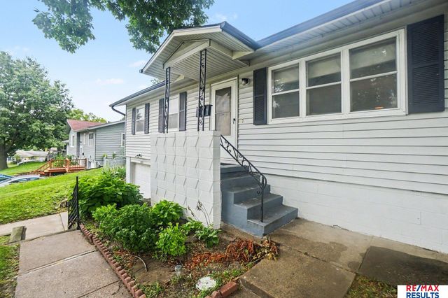 8919 Valley Street, Omaha, NE 68124
