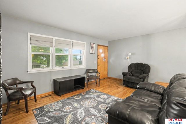 8919 Valley Street, Omaha, NE 68124