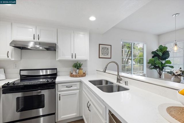 6521 Nottingham Pl 111, Dublin, CA 94568