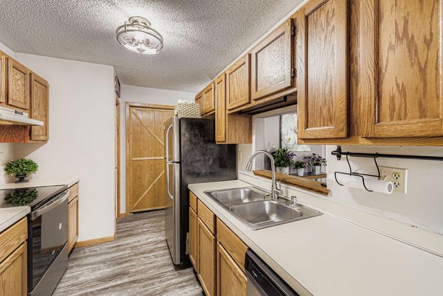 7924 Barbara Avenue, Inver Grove Heights, MN 55077