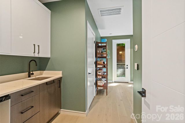 2716 N Davidson Street E, Charlotte, NC 28205