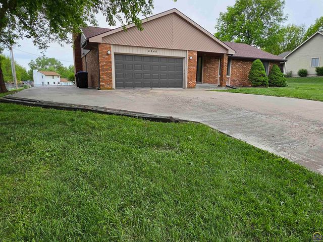 4540 NW Geronimo TRL, Topeka, KS 66618