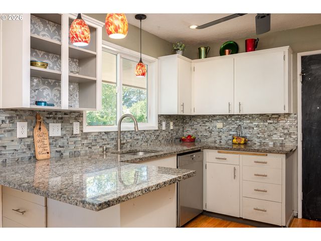 124 Ne LINCOLN Ct, Hillsboro, OR 97124