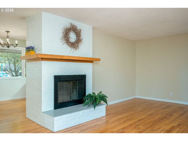 124 Ne LINCOLN Ct, Hillsboro, OR 97124