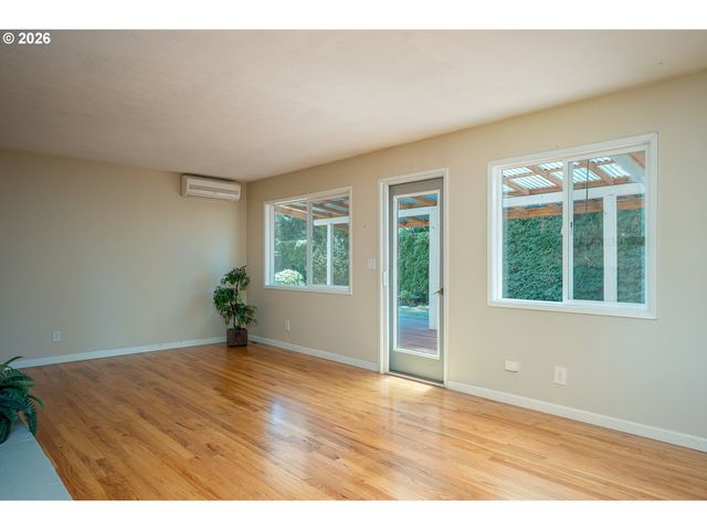 124 Ne LINCOLN Ct, Hillsboro, OR 97124