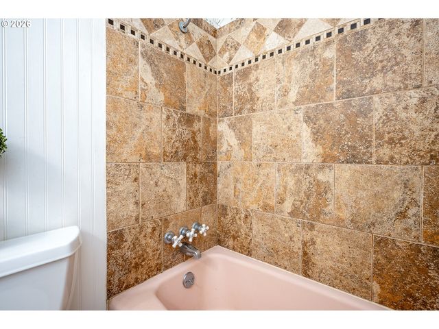 124 Ne LINCOLN Ct, Hillsboro, OR 97124