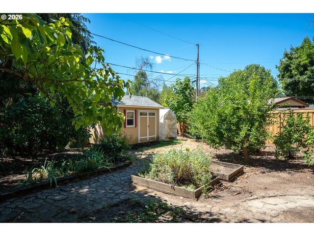 124 Ne LINCOLN Ct, Hillsboro, OR 97124