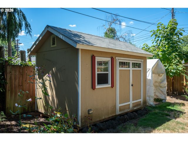 124 Ne LINCOLN Ct, Hillsboro, OR 97124
