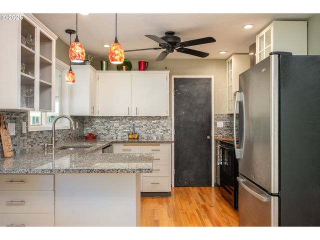 124 Ne LINCOLN Ct, Hillsboro, OR 97124