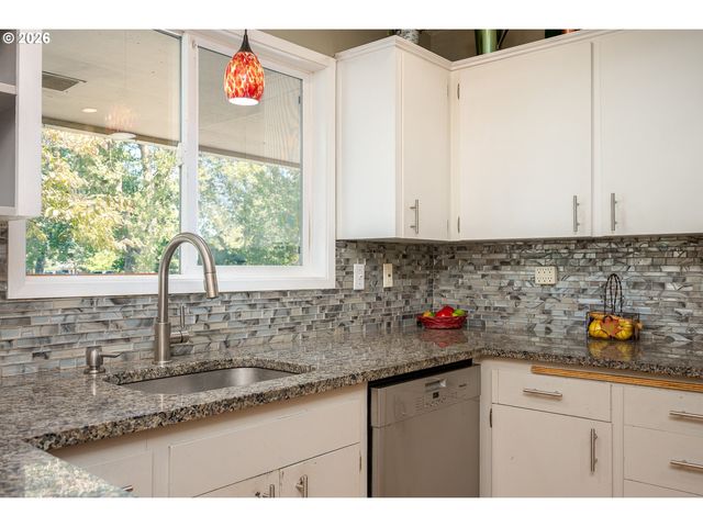 124 Ne LINCOLN Ct, Hillsboro, OR 97124