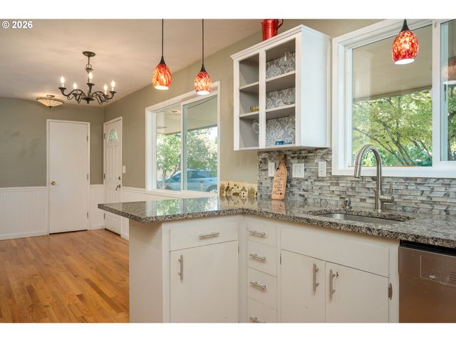 124 Ne LINCOLN Ct, Hillsboro, OR 97124