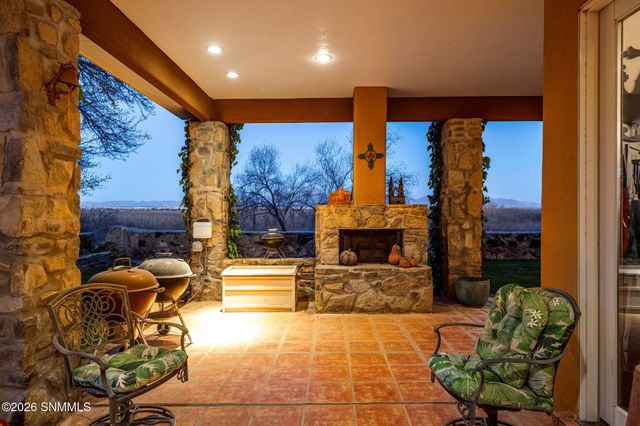 2561 Mesilla Hills Drive, Las Cruces, NM 88005