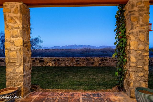 2561 Mesilla Hills Drive, Las Cruces, NM 88005