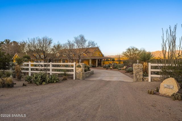 2561 Mesilla Hills Drive, Las Cruces, NM 88005