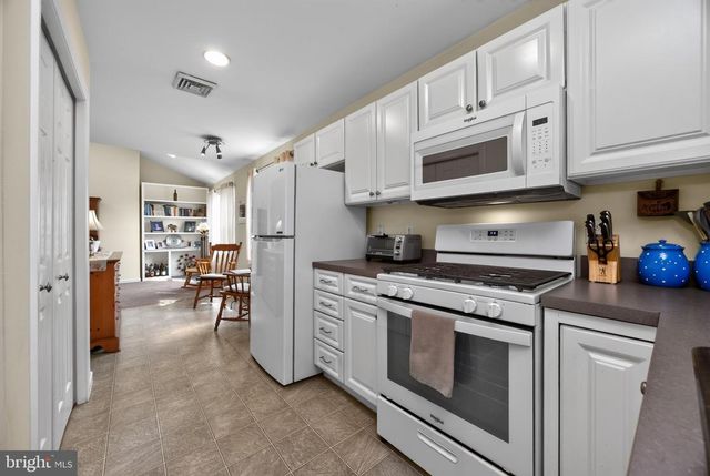 601 COUNTRY LN, Morgantown, PA 19543