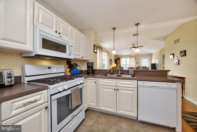 601 COUNTRY LN, Morgantown, PA 19543