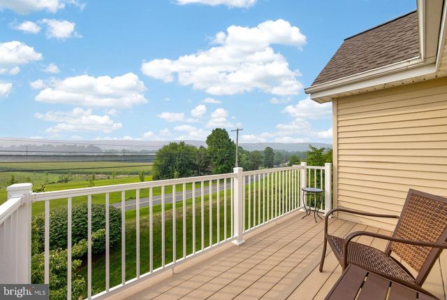 601 COUNTRY LN, Morgantown, PA 19543