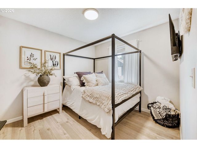 1422 Se 169TH Pl, Portland, OR 97233