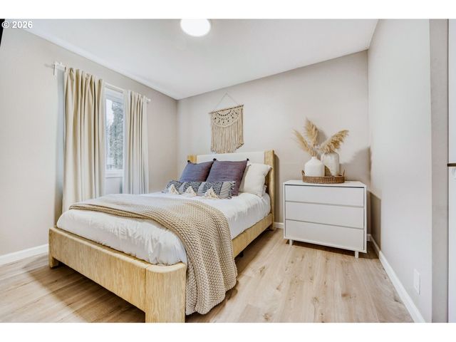 1422 Se 169TH Pl, Portland, OR 97233