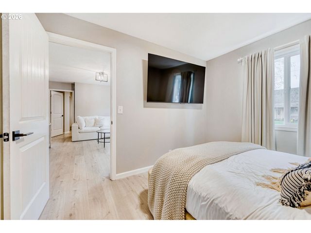 1422 Se 169TH Pl, Portland, OR 97233