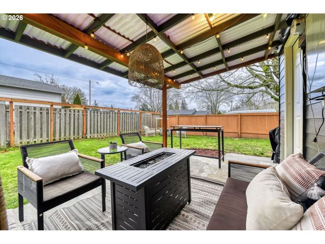 1422 Se 169TH Pl, Portland, OR 97233