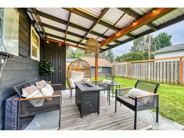 1422 Se 169TH Pl, Portland, OR 97233