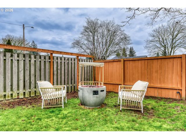 1422 Se 169TH Pl, Portland, OR 97233