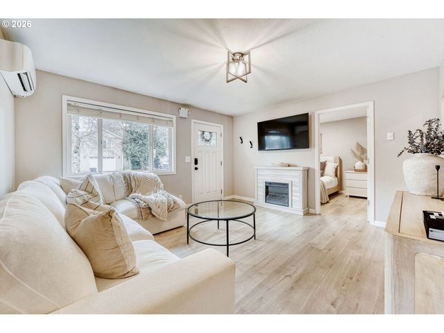 1422 Se 169TH Pl, Portland, OR 97233