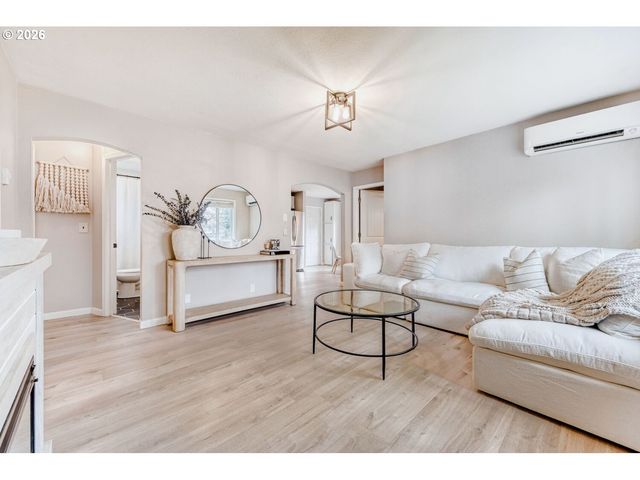 1422 Se 169TH Pl, Portland, OR 97233