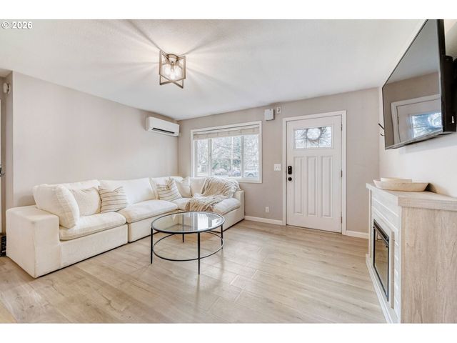 1422 Se 169TH Pl, Portland, OR 97233