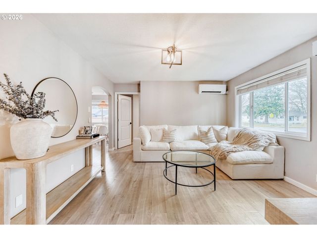 1422 Se 169TH Pl, Portland, OR 97233