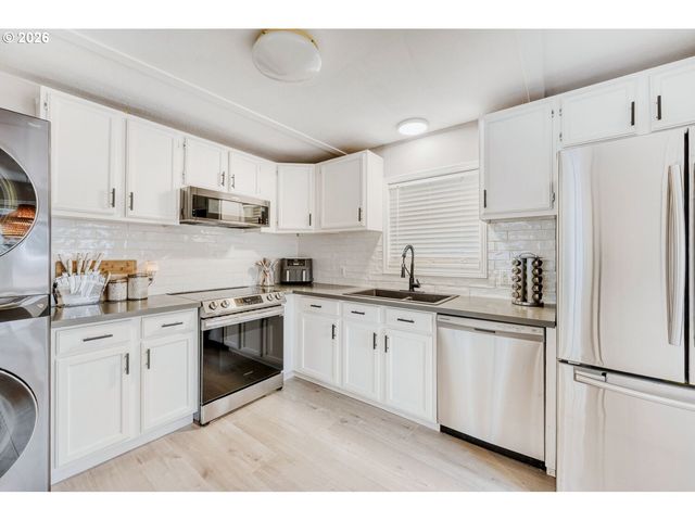 1422 Se 169TH Pl, Portland, OR 97233