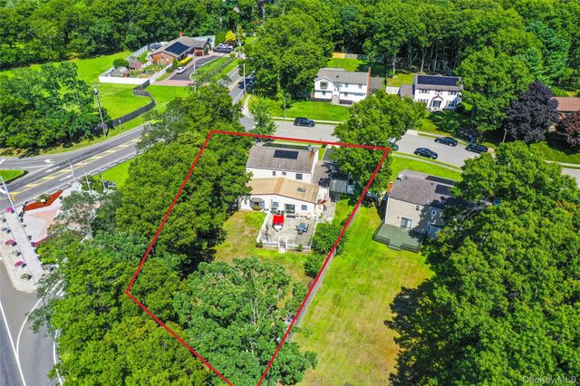 4 Winding Lane, Islandia, NY 11749