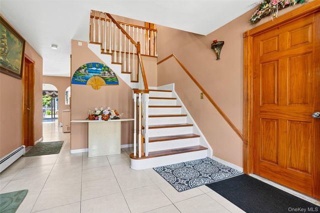 4 Winding Lane, Islandia, NY 11749