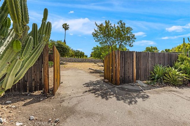 1690 N Mills, Claremont, CA 91711