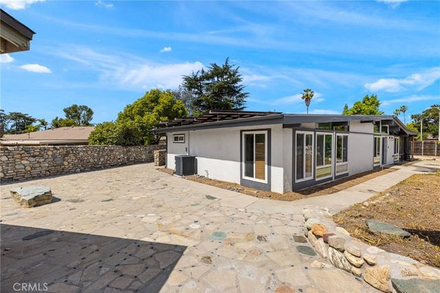1690 N Mills, Claremont, CA 91711