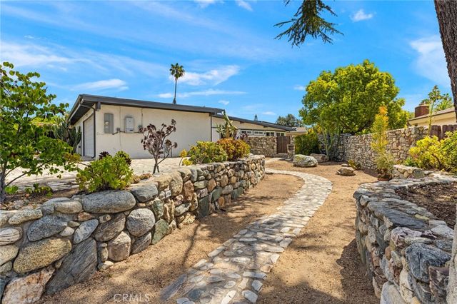 1690 N Mills, Claremont, CA 91711