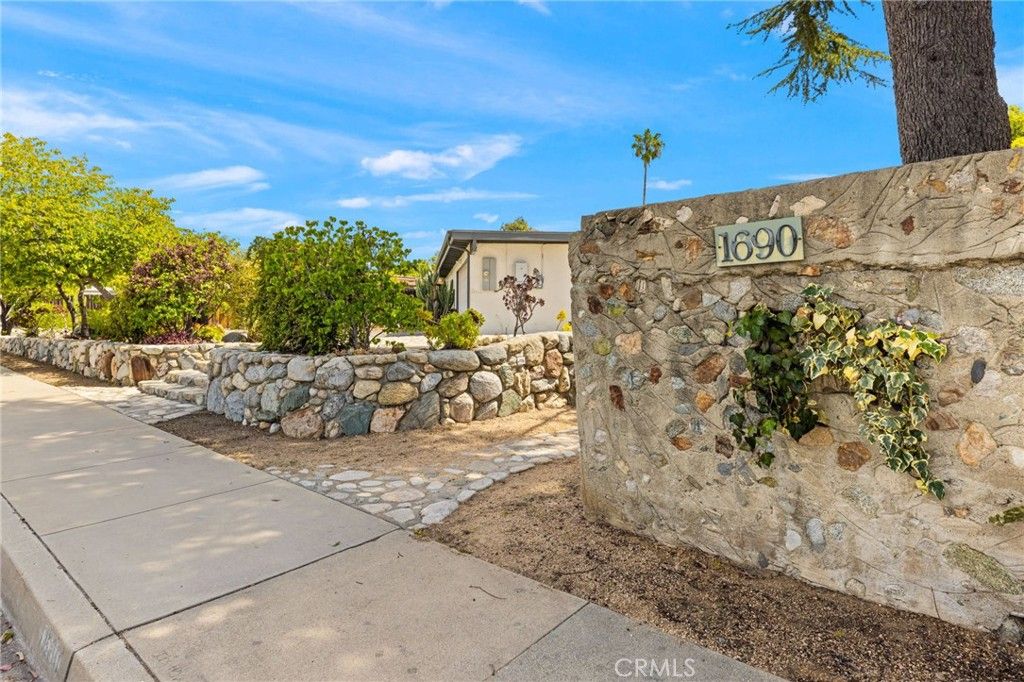 1690 N Mills, Claremont, CA 91711