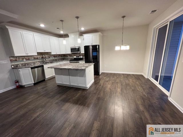 706 Greenland Square 706, Highland Park, NJ 08904