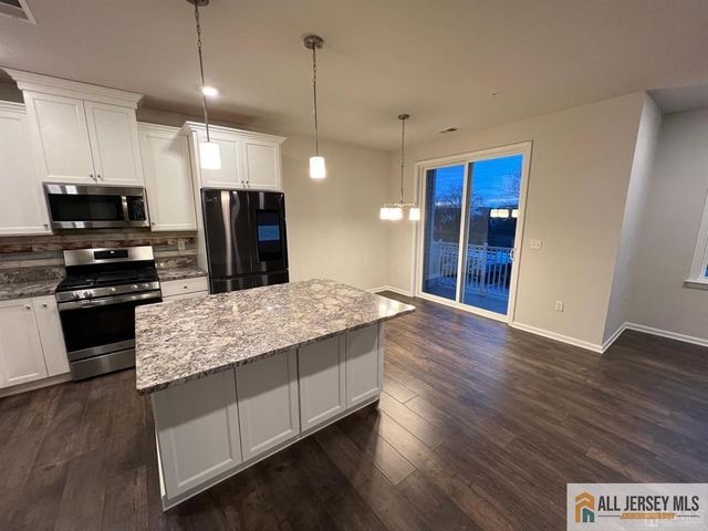 706 Greenland Square 706, Highland Park, NJ 08904