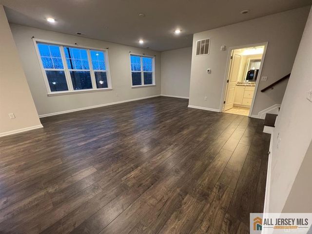 706 Greenland Square 706, Highland Park, NJ 08904