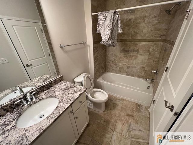 706 Greenland Square 706, Highland Park, NJ 08904