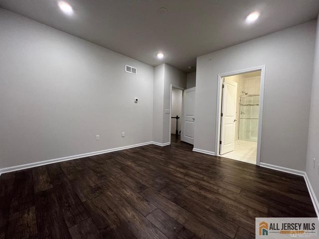 706 Greenland Square 706, Highland Park, NJ 08904