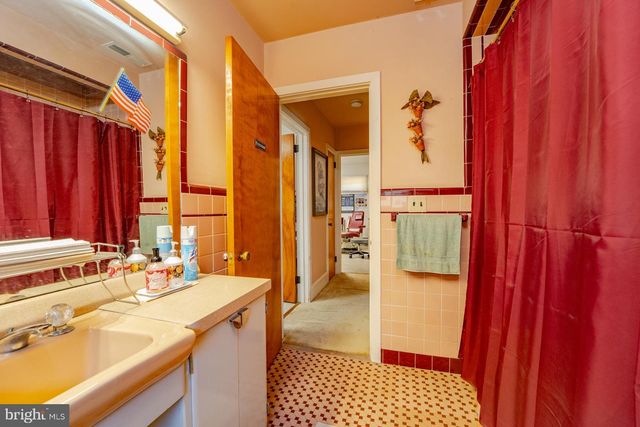 33 E MECHANIC ST, Cape May Court House, NJ 08210