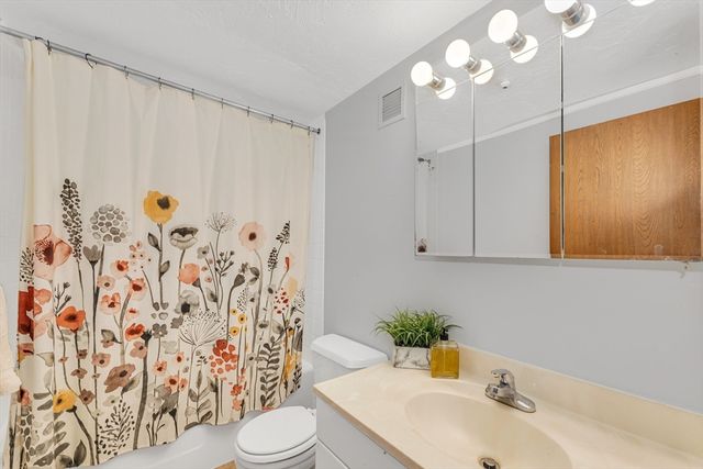 175 Quincy Shore Dr B23, Quincy, MA 02171