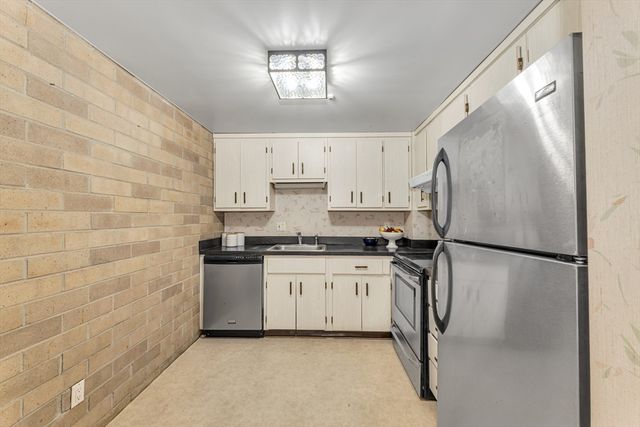 175 Quincy Shore Dr B23, Quincy, MA 02171