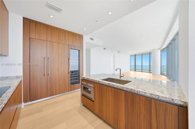 175 SE 25th Road 3102, Miami, FL 33129