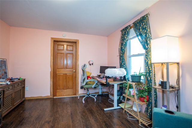 205 E 17th Street Place N, Newton, IA 50208