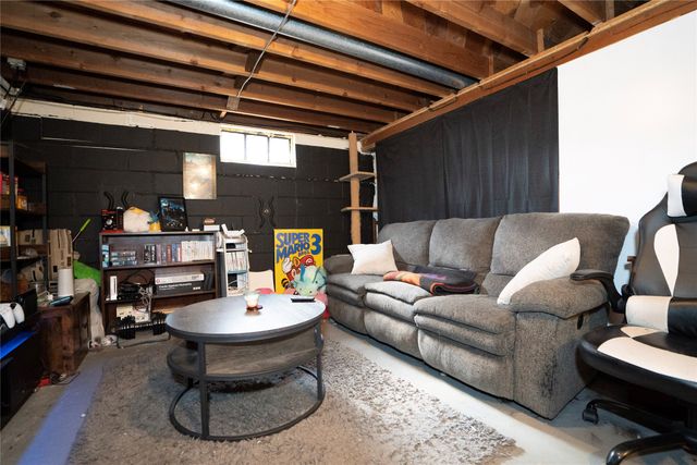 205 E 17th Street Place N, Newton, IA 50208